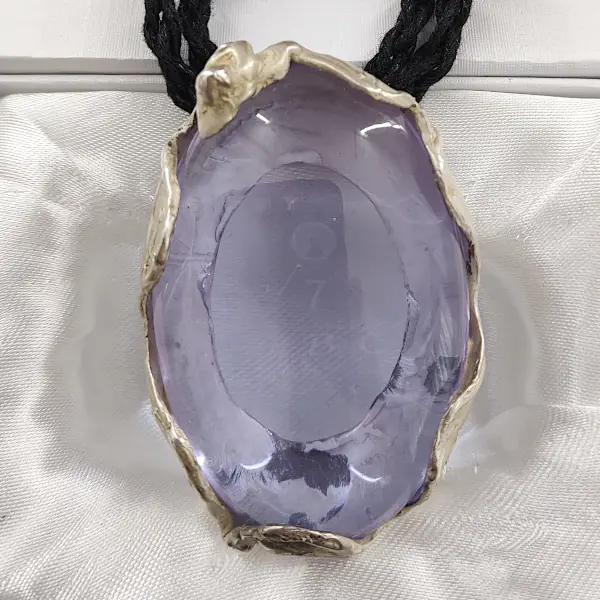 Uniek Sieraad: ABC Krachtsteen (~6.0cm) ingezet in zilver (925)